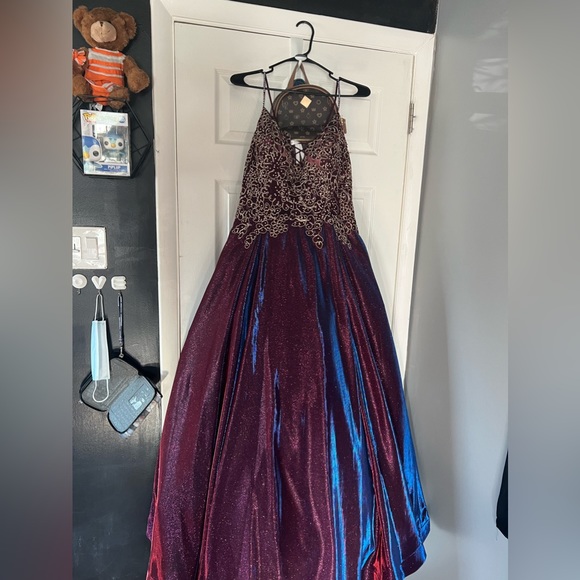 Prom dress - Picture 1 of 2
